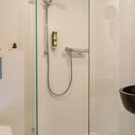 Dworek Admiral Bed and Breakfast 3*