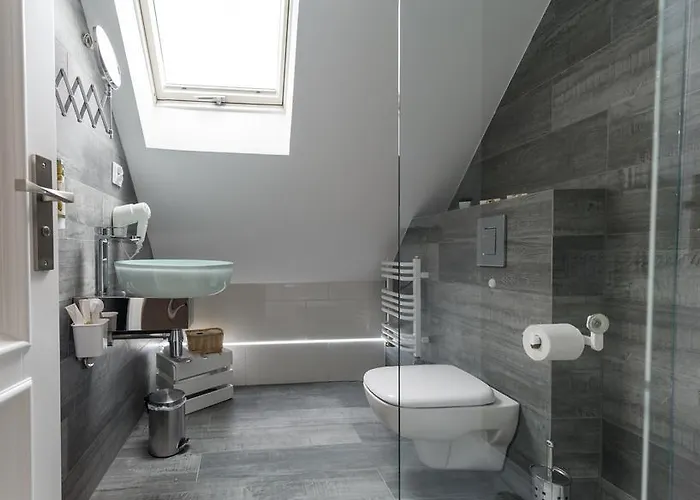 Dworek Admiral Готель типу 