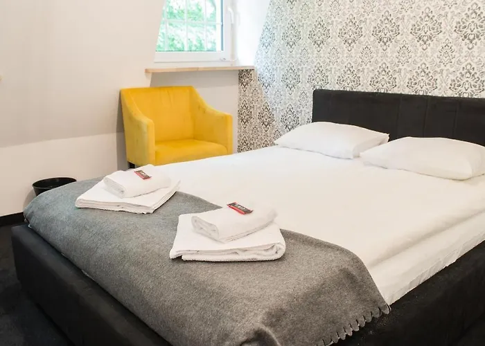 Dworek Admiral Bed & Breakfast