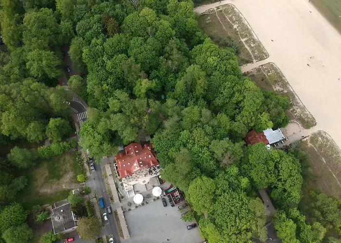 Dworek Admiral Готель типу 